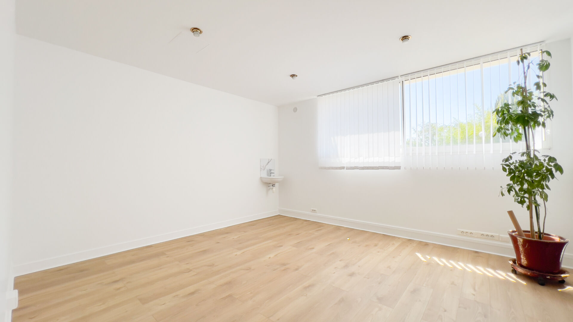 Local commercial MONTGERON (91230) 4 pièces 55.00 m²