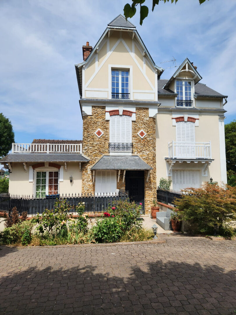 à 5 km de Villeneuve-le-Roi Exclusif 289 000 € Appartement 3 pièces , 2 chambres 55.60 m² Avec jardin Voir le bien