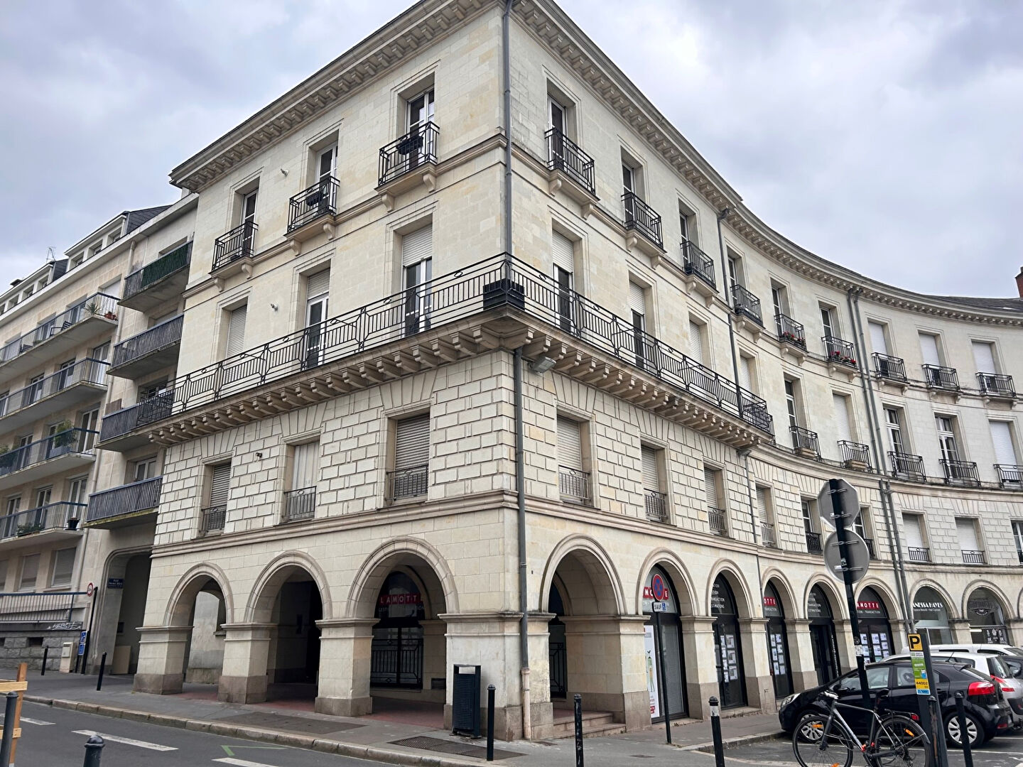 Bureaux NANTES (44100) 4 pièces 113.00 m²