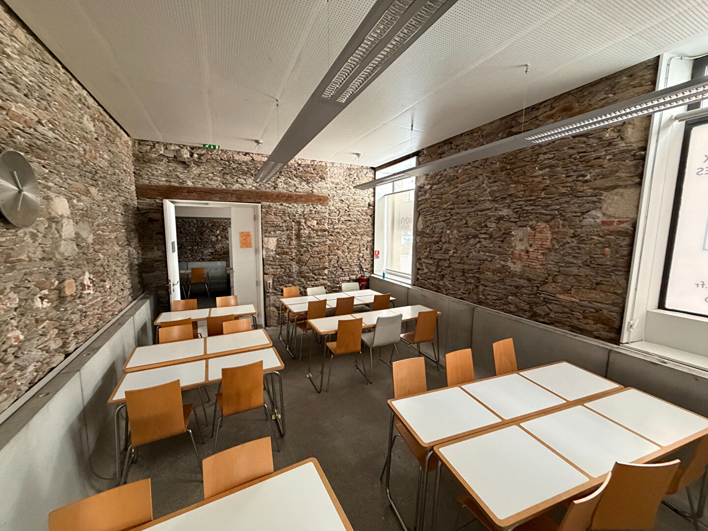 Local commercial NANTES (44000) 162.75 m&sup2;