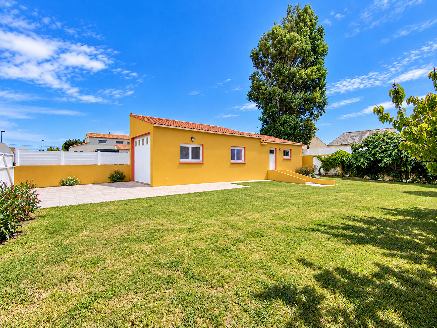 Terrain LES SABLES D OLONNE (85100) 330.00 m&sup2;