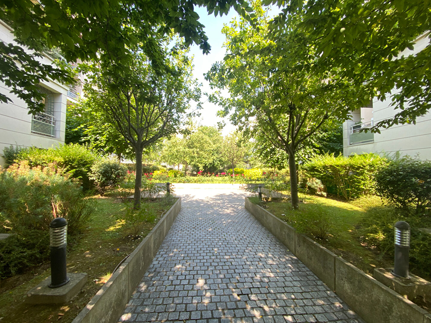 à 7 km de Paris 01 Exclusif 1 200 € / mois cc Appartement 2 pièces , 1 chambre 45.89 m² Meublé Avec jardin Voir le bien