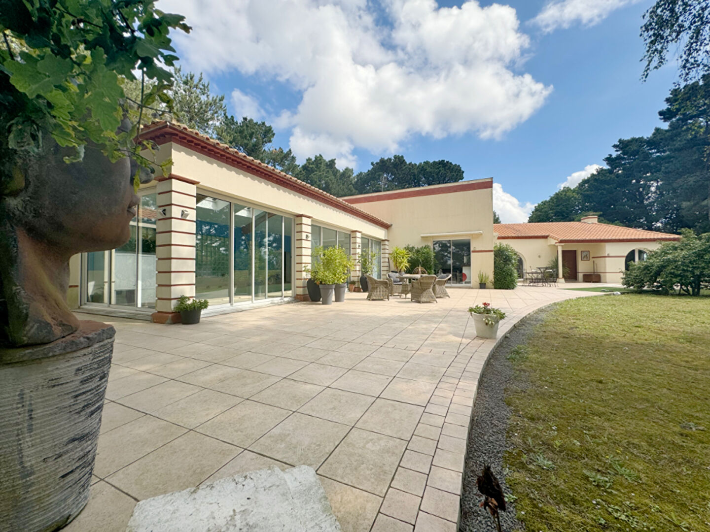 Maison SAINT PHILBERT DE GRAND LIEU (44310) 7 pièces 228.00 m²