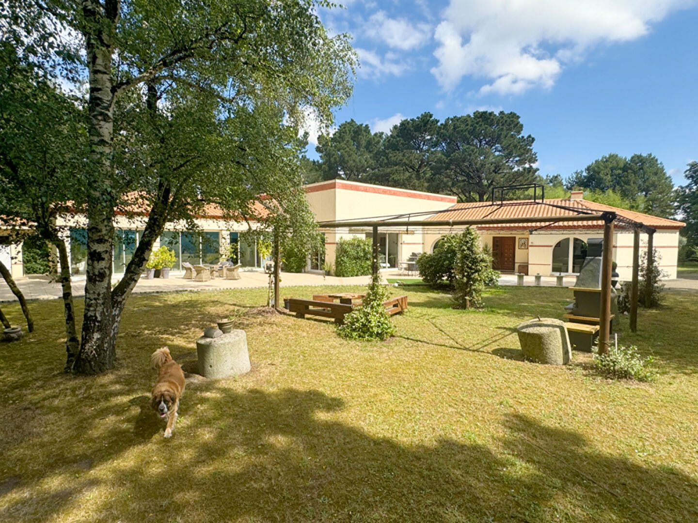 Maison LES SORINIERES (44840) 7 pièces 228.00 m²