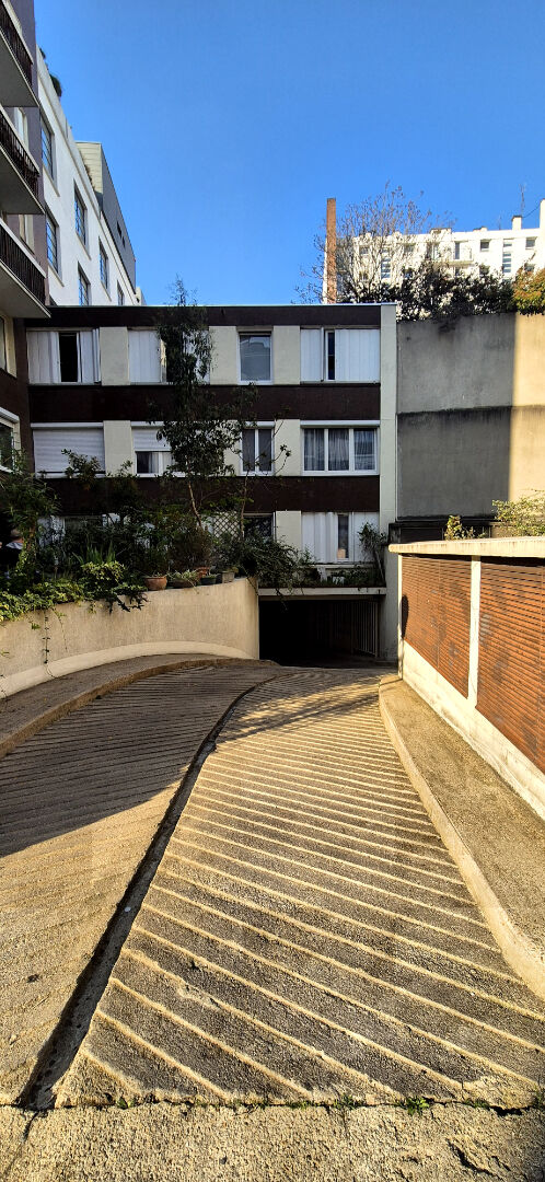 Parking / box PARIS (75010) 15.00 m²