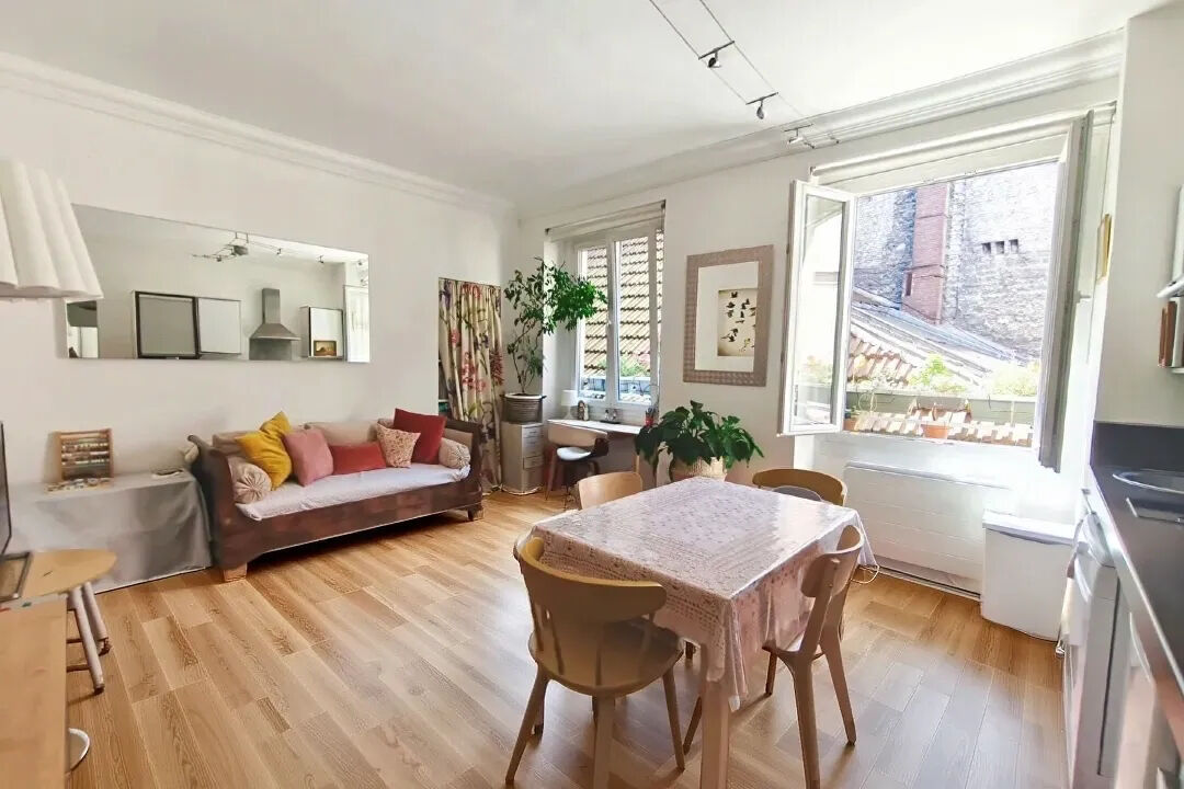 Appartement PARIS (75010) 2 pièces 48.40 m²