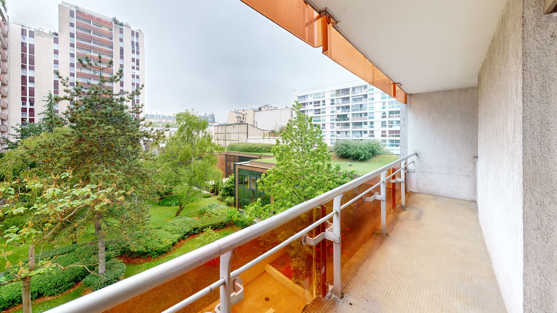 Paris 10 (75) 319 000 € Appartement 1 pièce 29.62 m² Avec jardin Voir le bien