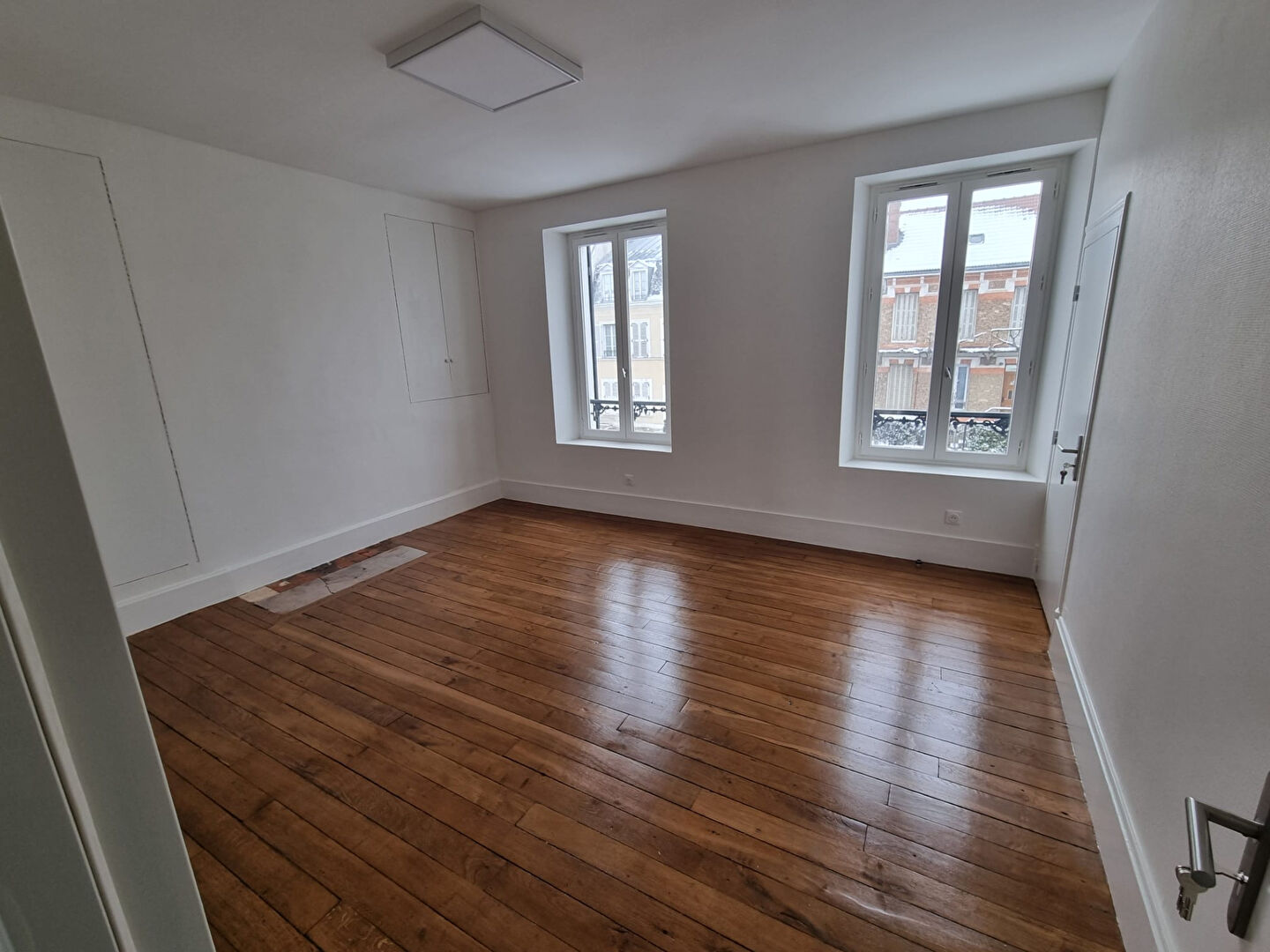 Local commercial NANGIS (77370) 6 pi&egrave;ces 79.20 m&sup2;