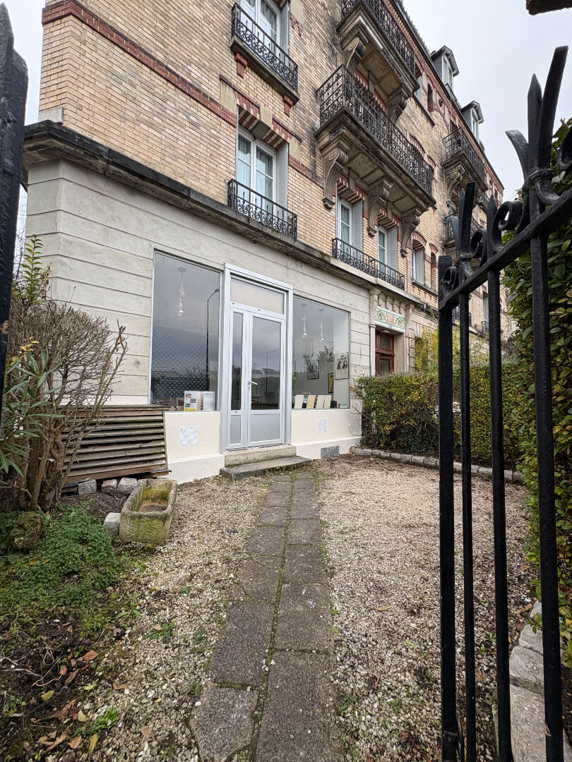 Local commercial VIROFLAY (78220) 1 pi&egrave;ce 33.00 m&sup2;