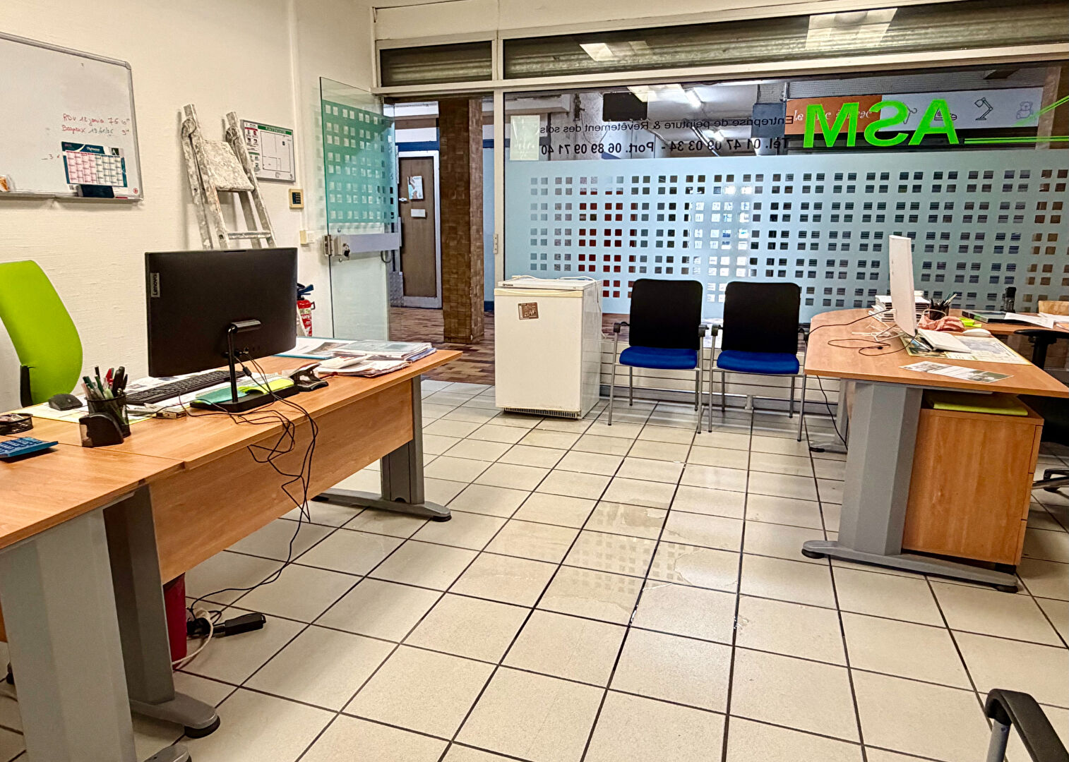 Local commercial CHAVILLE (92370) 44.64 m&sup2;