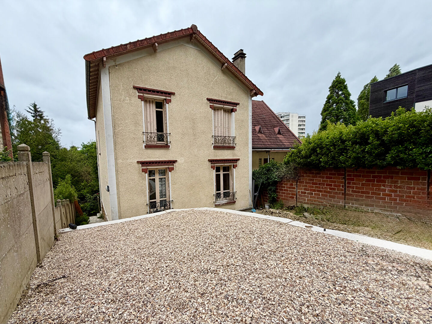 Chaville (92) 935 000 € Maison 7 pièces , 4 chambres 150.00 m² Avec jardin Voir le bien