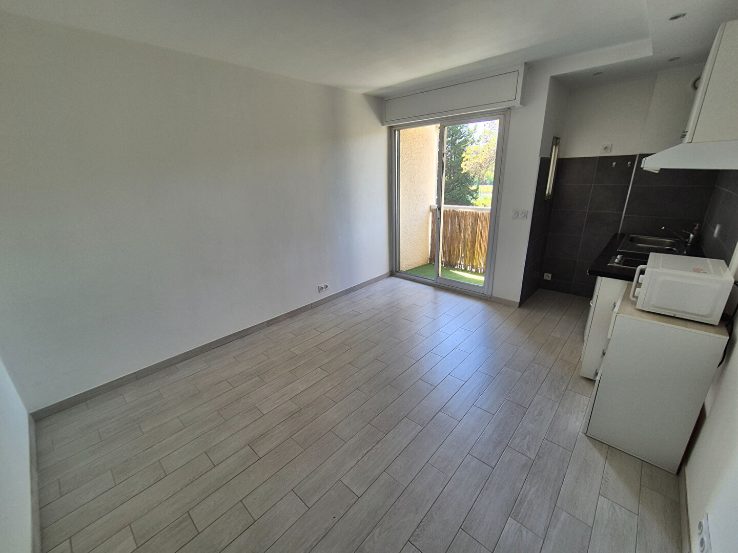 Appartement NIMES (30000) 1 pi&egrave;ce 19.30 m&sup2;