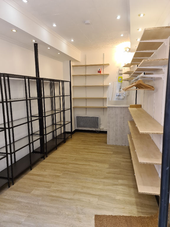 Local commercial NIMES (30000) 1 pi&egrave;ce 11.48 m&sup2;