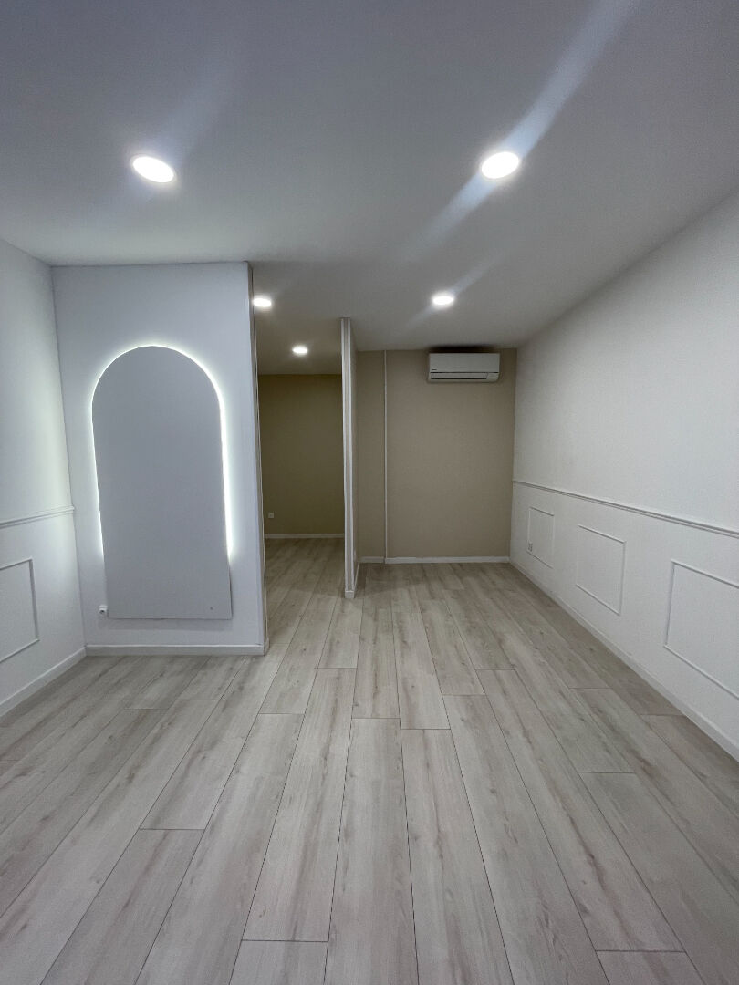 Local commercial NIMES (30000) 1 pièce 23.00 m²