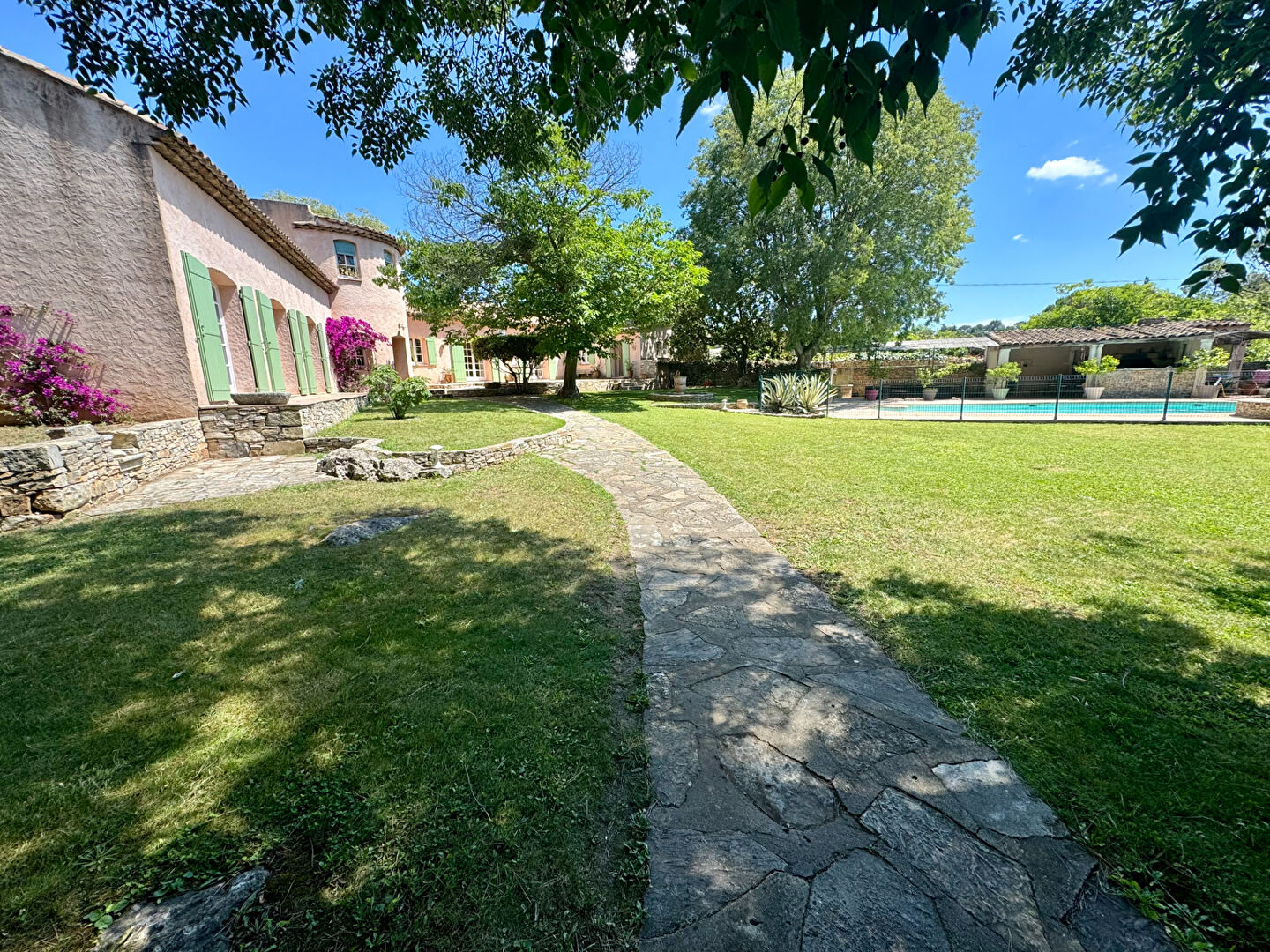 Maison NIMES (30900) 6 pièces 180.00 m²