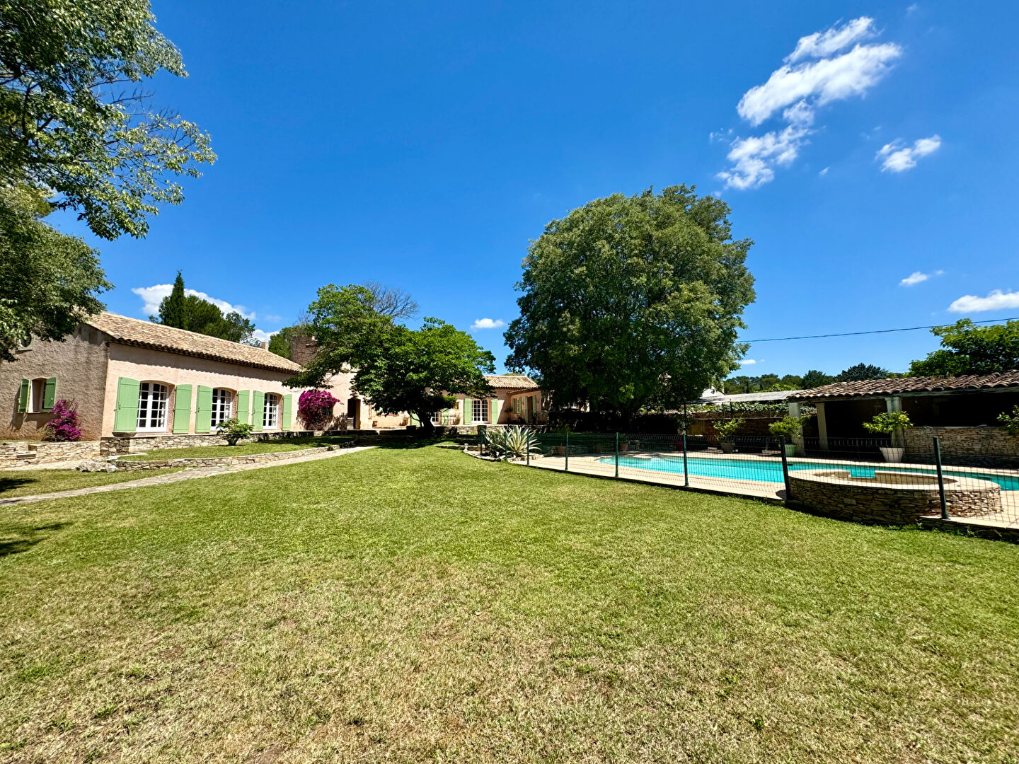 Maison NIMES (30900) 6 pi&egrave;ces 180.00 m&sup2;