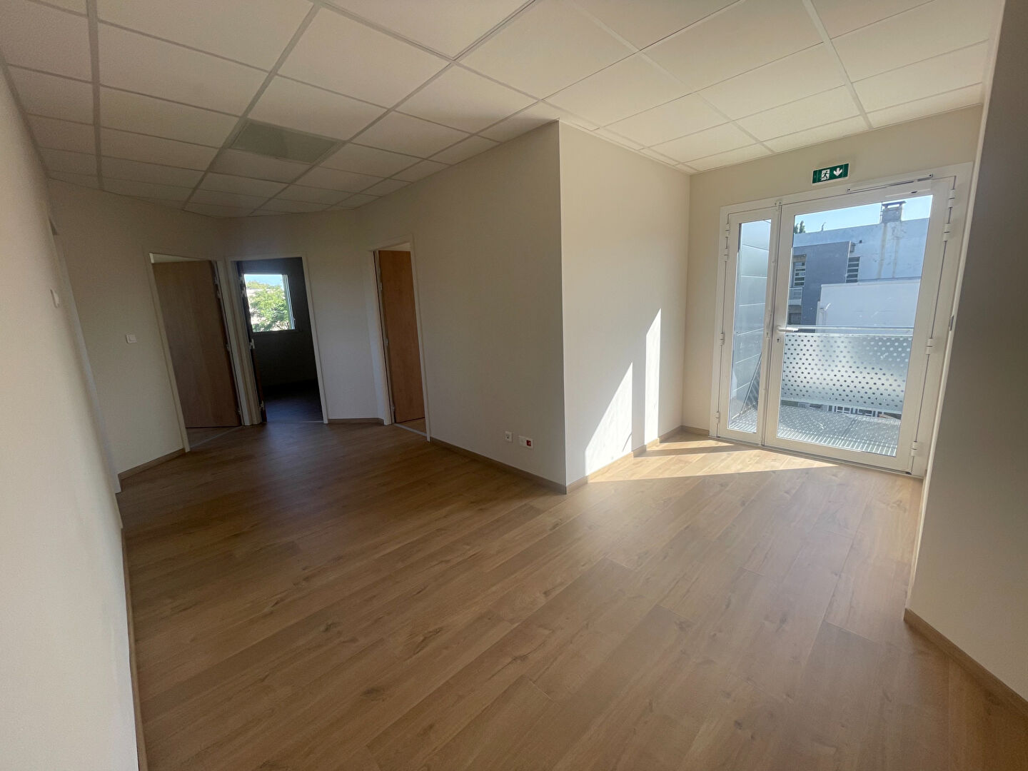 Bureaux NIMES (30900) 4 pièces 73.58 m²