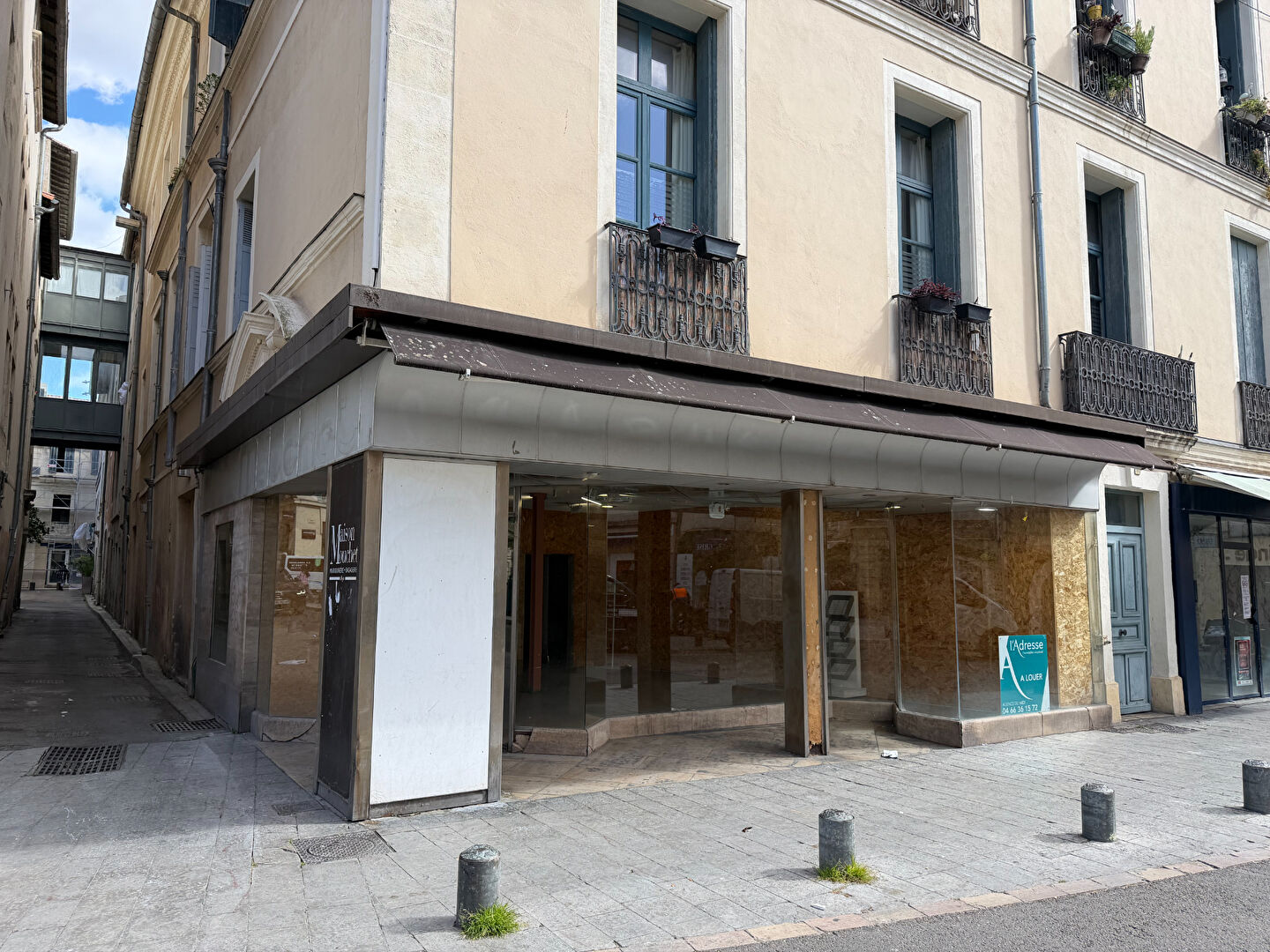 Local commercial NIMES (30000) 120.00 m&sup2;
