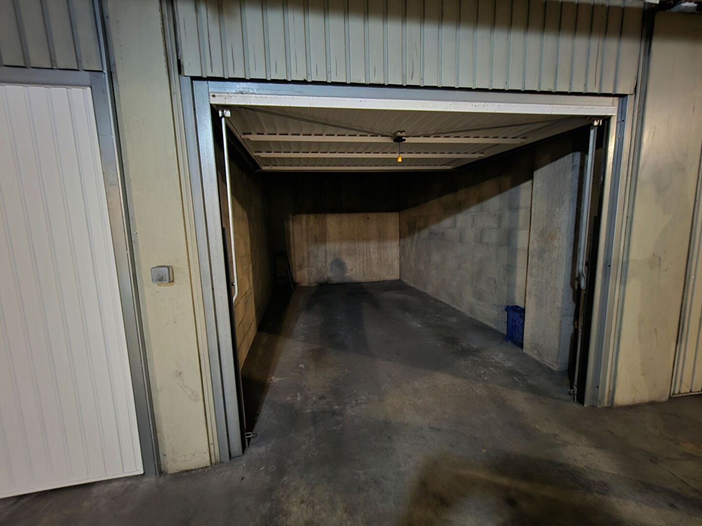 Parking / box NIMES (30000)