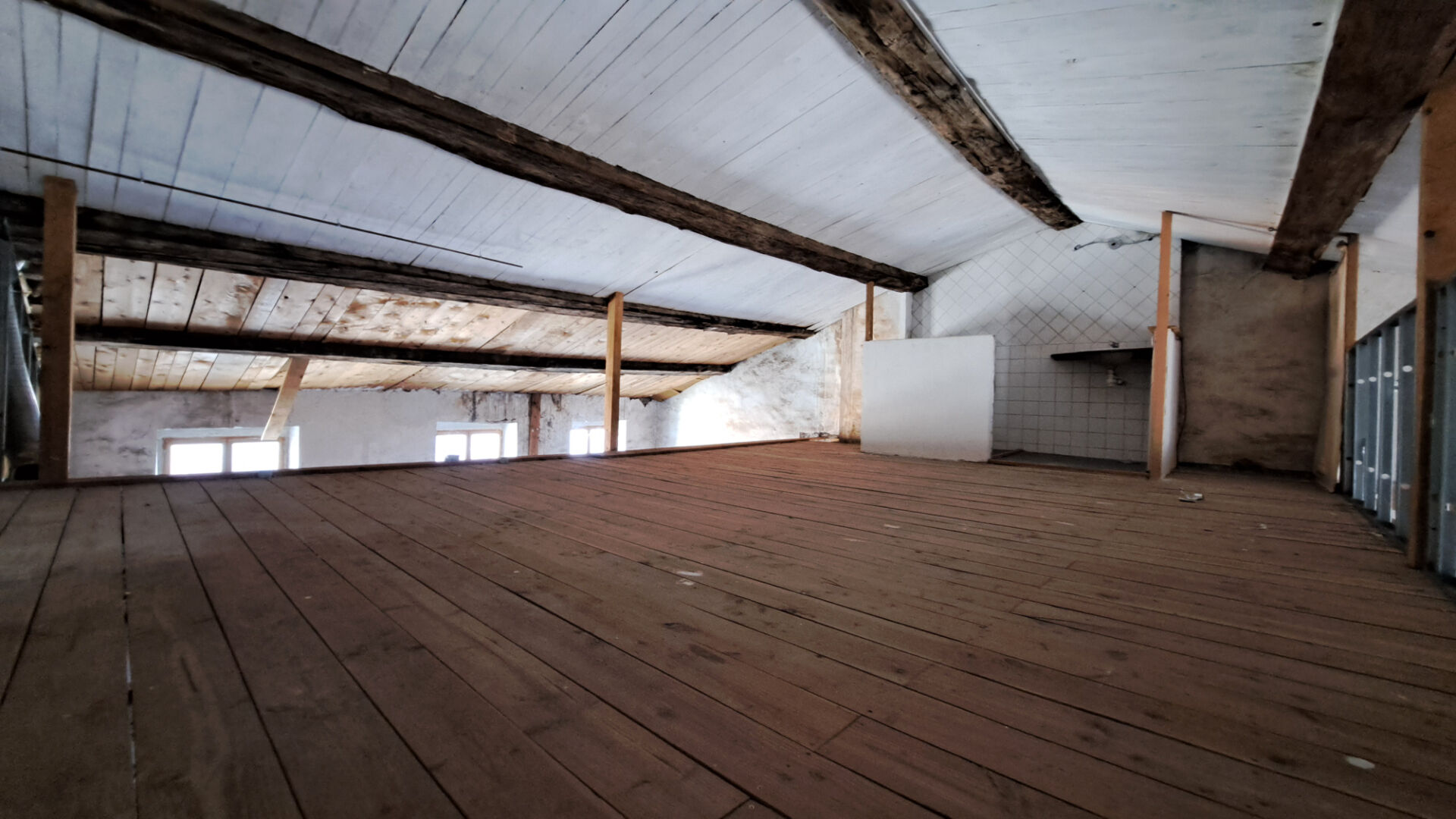 Loft BEDARIEUX (34600) 3 pi&egrave;ces 140.00 m&sup2;