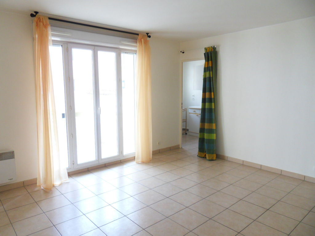 à 11 km de Us 690 € / mois cc Appartement 1 pièce 28.29 m² Voir le bien