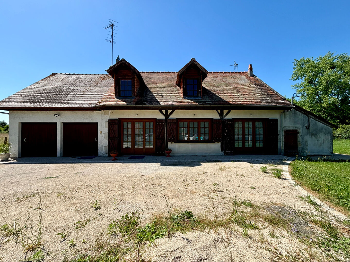Maison CHEVERNY (41700) 8 pièces 220.00 m²