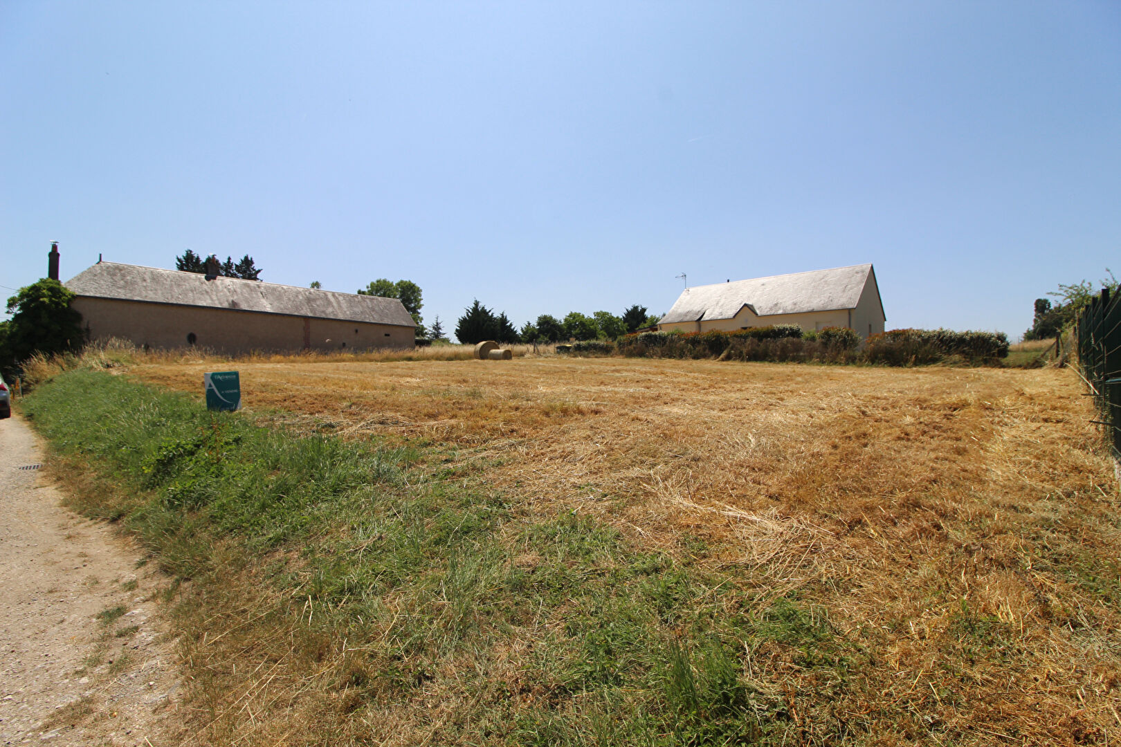 Terrain MESLAND (41150) 823.00 m²