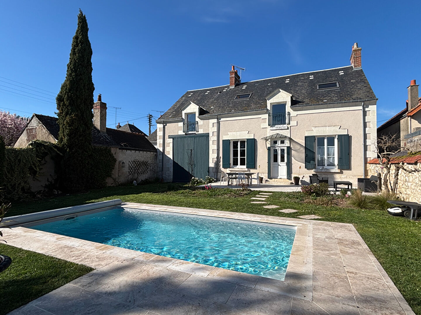 Maison VEUZAIN SUR LOIRE (41150) 7 pi&egrave;ces 180.00 m&sup2;