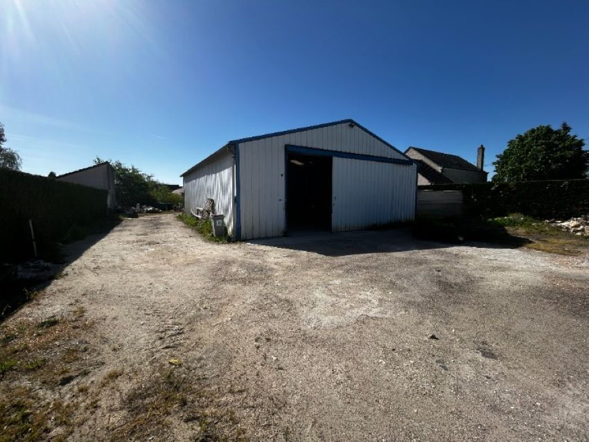 Local commercial PONTLEVOY (41400) 166.00 m&sup2;