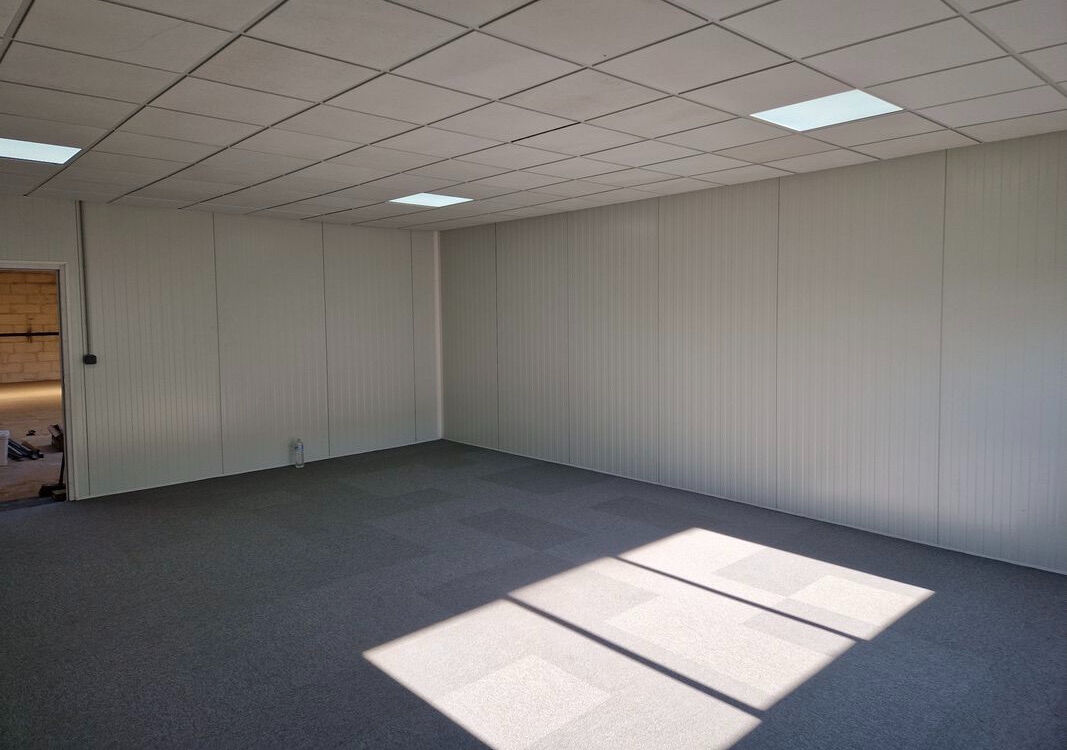 Entrep&ocirc;t / Local industriel ROISSY EN BRIE (77680) 255.00 m&sup2;