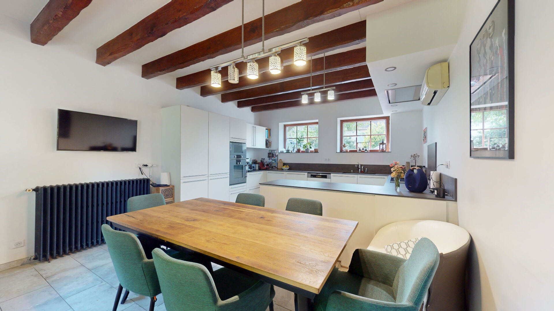 Immeuble CRECY LA CHAPELLE (77580) 7 pi&egrave;ces 215.00 m&sup2;