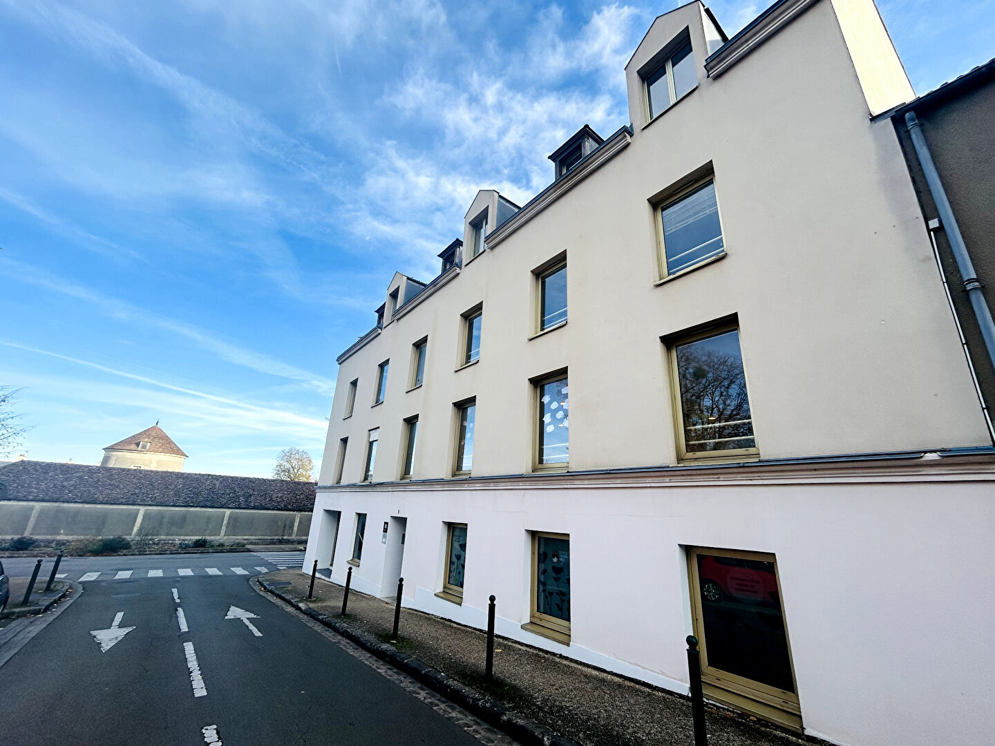 Bureaux CHAMPS SUR MARNE (77420) 7 pièces 225.00 m²