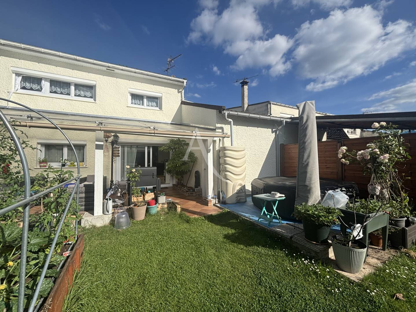 Roissy-en-Brie (77) 309 000 € Maison 5 pièces , 3 chambres 101.00 m² Voir le bien