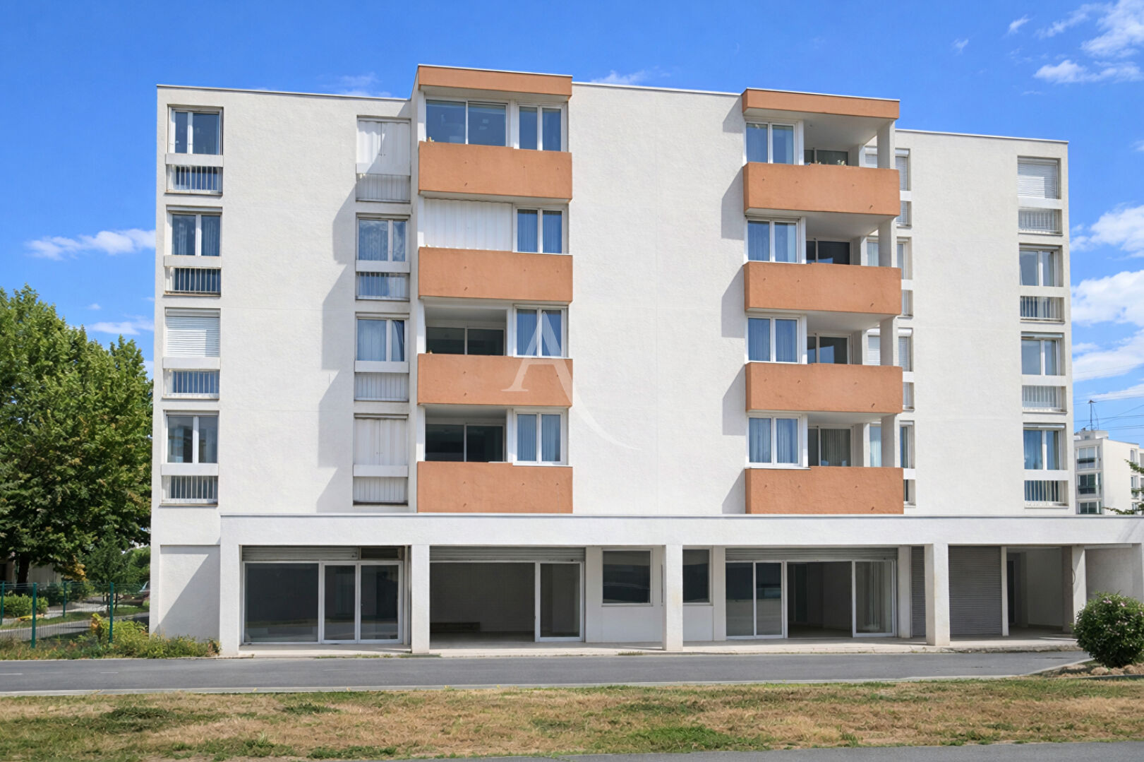 Local commercial roissy en brie (77680) 95.00 m&sup2;