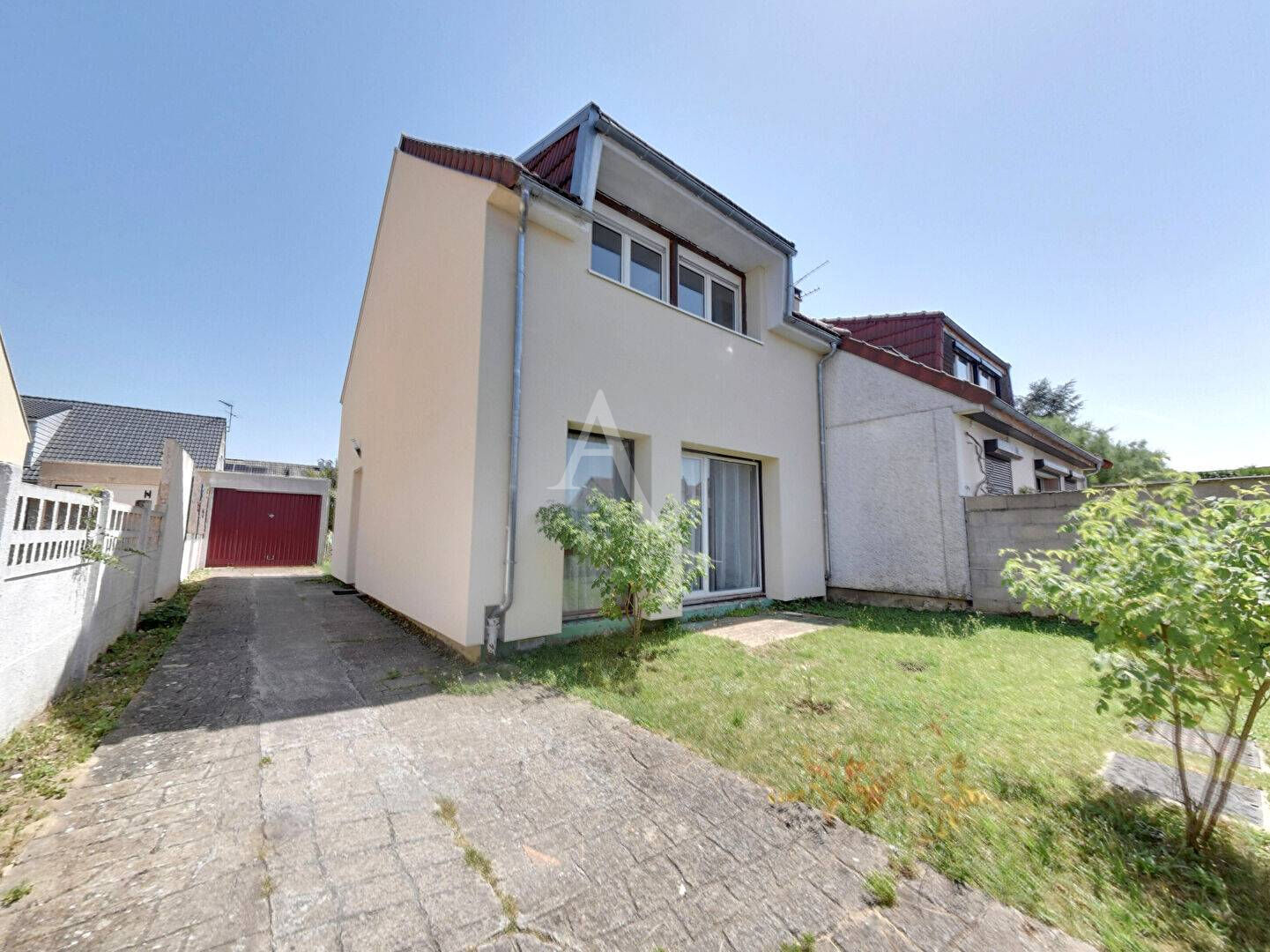 à 5 km de La Queue-en-Brie 329 900 € Maison 5 pièces , 3 chambres 86.00 m² Voir le bien