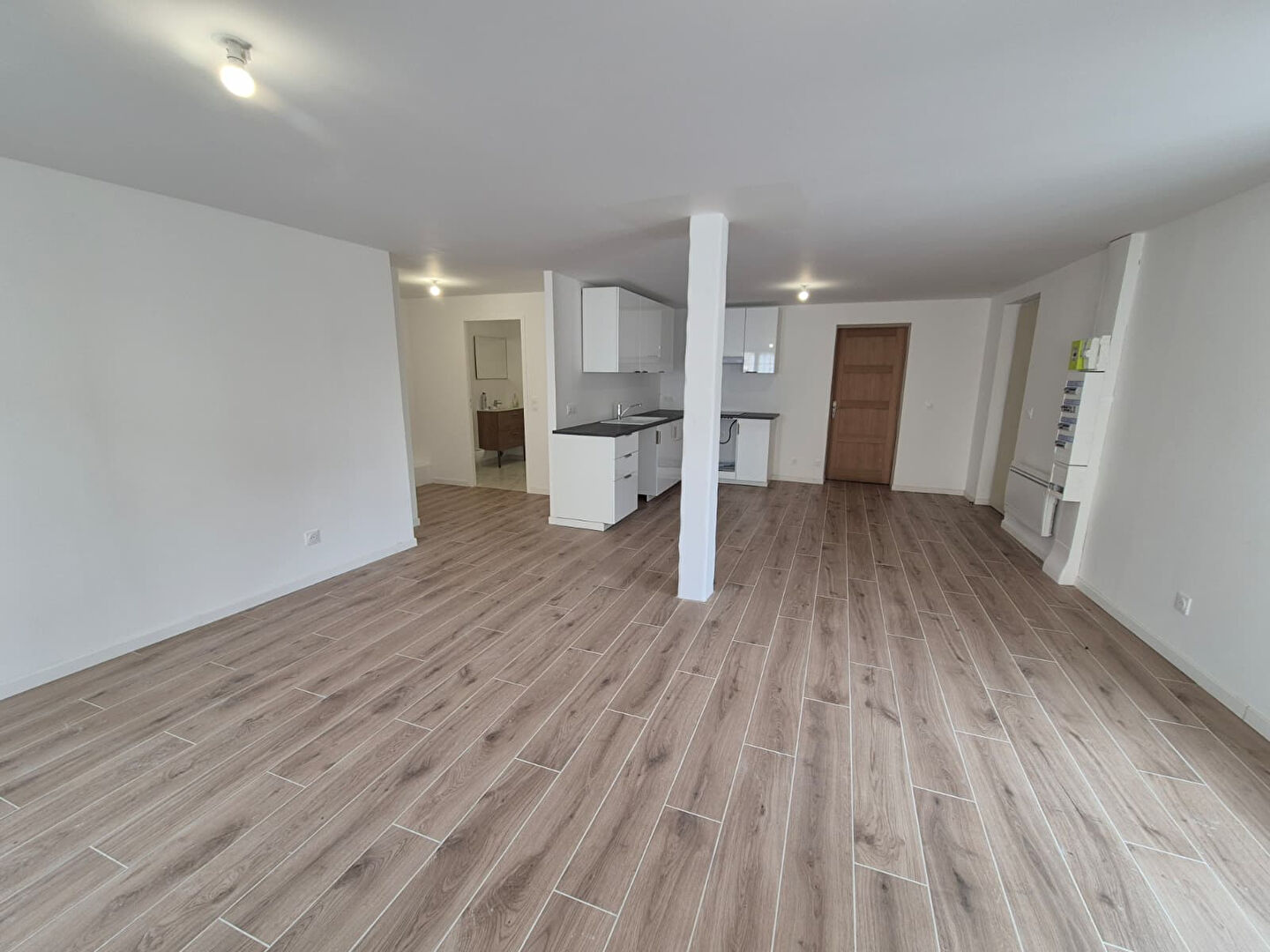 à 20 km de Melun 1 390 € / mois cc Maison 6 pièces , 4 chambres 122.00 m² Voir le bien