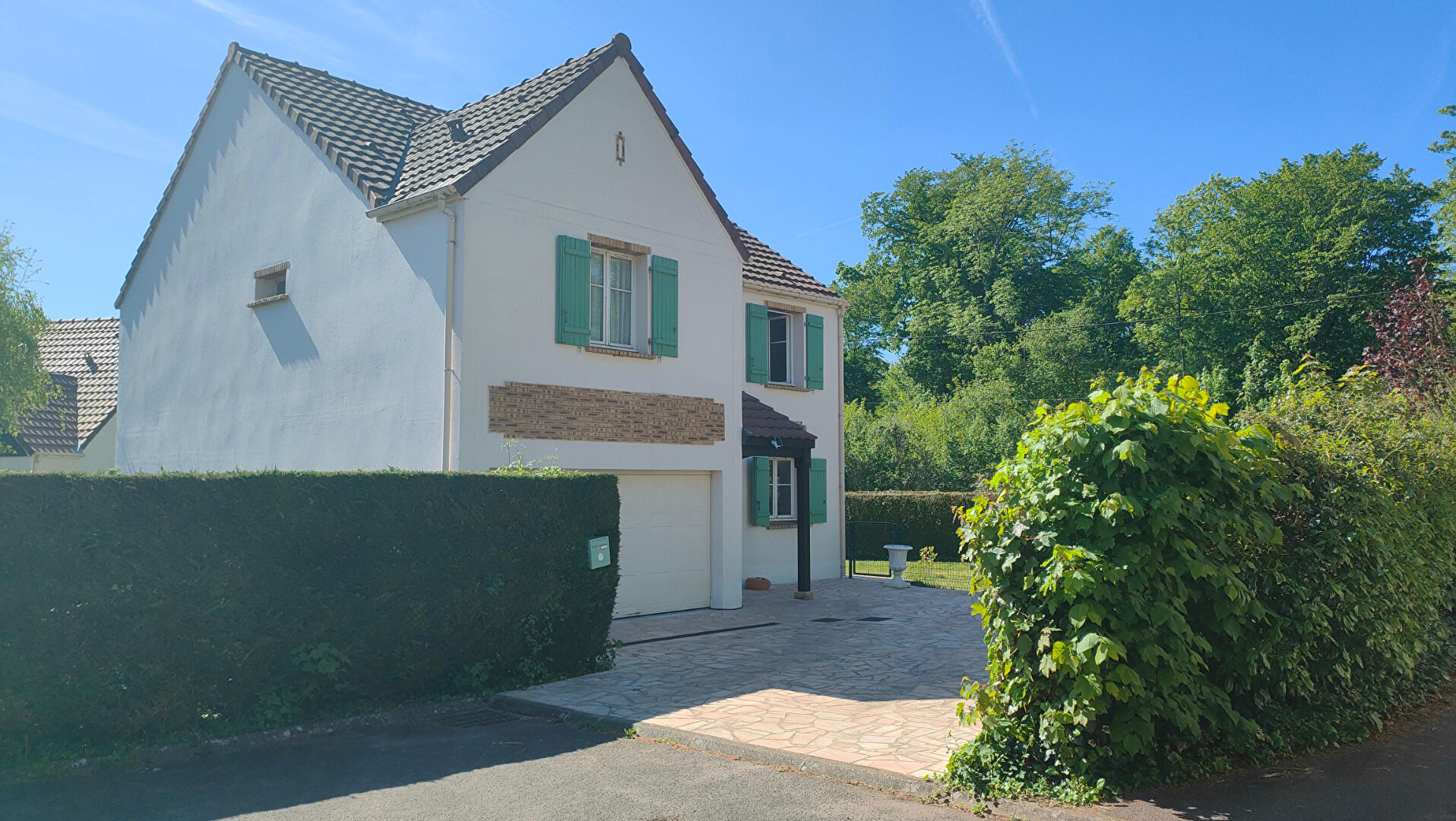 à 23 km de Melun 2 450 € / mois cc Maison 6 pièces , 4 chambres 170.00 m² Meublé Avec jardin, garage/box Voir le bien