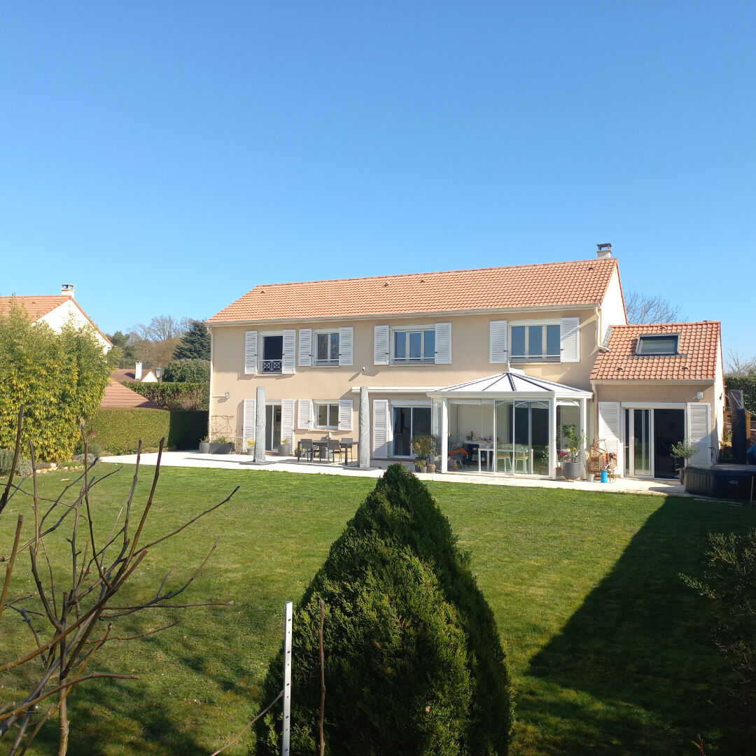 Ozoir-la-Ferrière (77) Exclusif 645 000 € Maison 7 pièces , 5 chambres 200.00 m² Avec jardin, terrasse