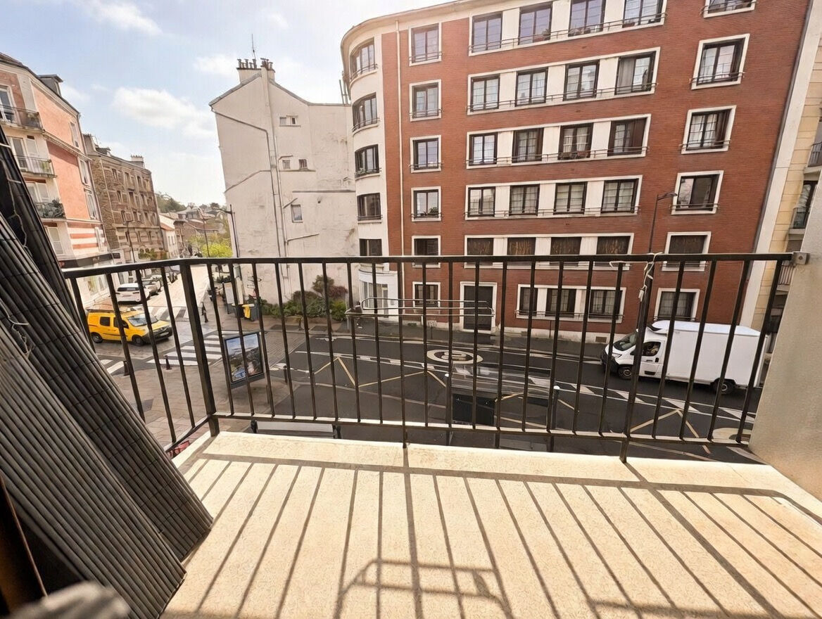Fontenay-sous-Bois (94) Exclusif 200 000 € Appartement 1 pièce , 1 chambre 30.00 m² Avec balcon Voir le bien