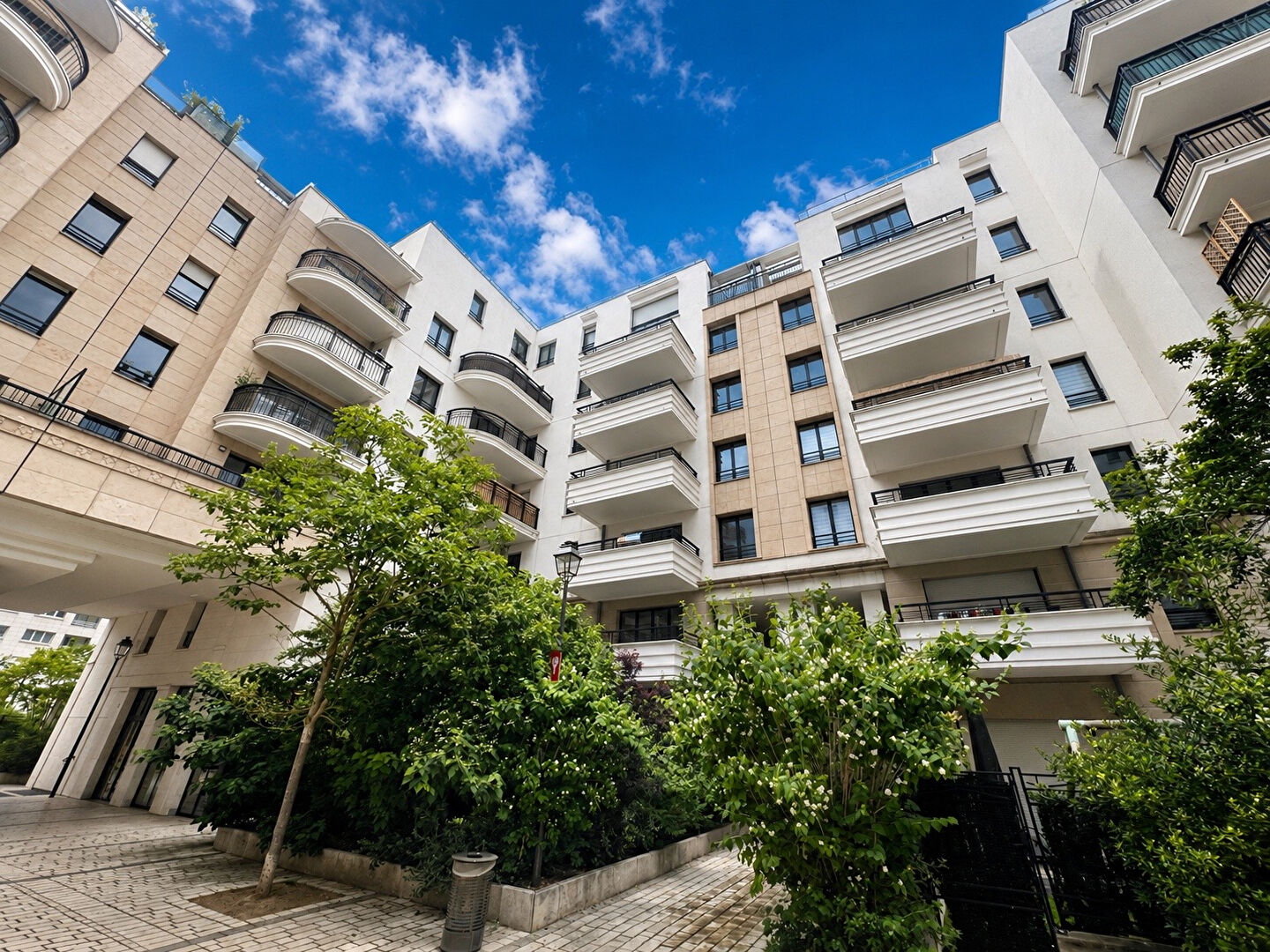 Appartement SURESNES (92150) 4 pi&egrave;ces 83.00 m&sup2;