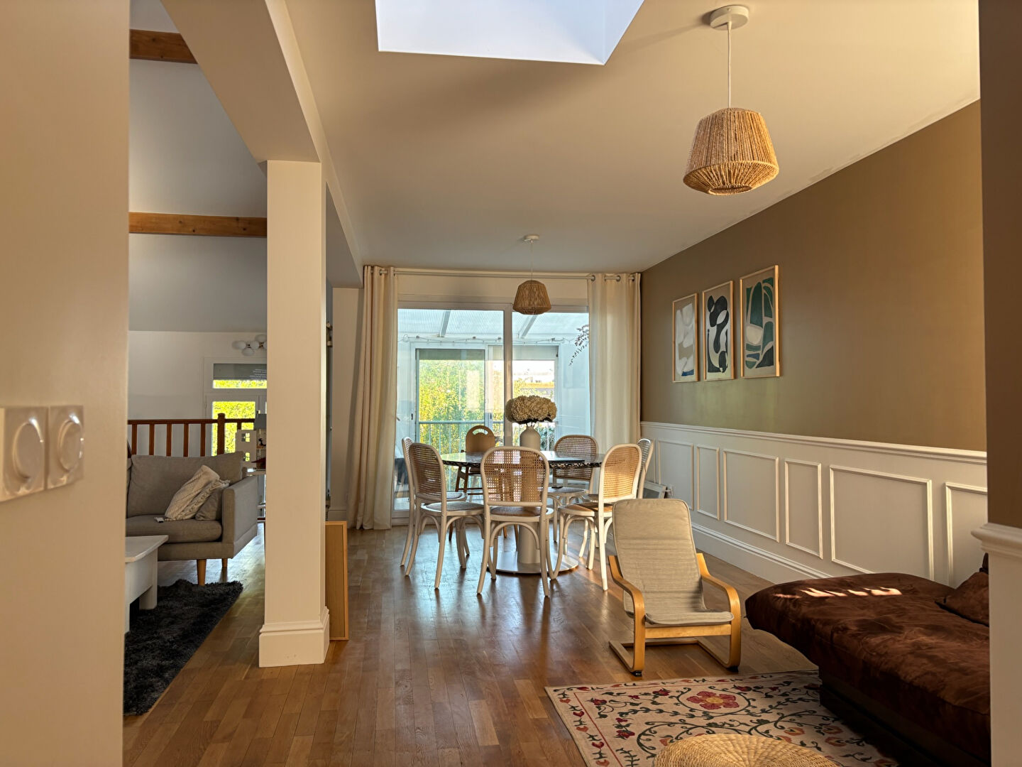 Fontenay-sous-Bois (94) 770 000 € Maison 6 pièces , 4 chambres 175.00 m² Avec jardin, terrasse Voir le bien