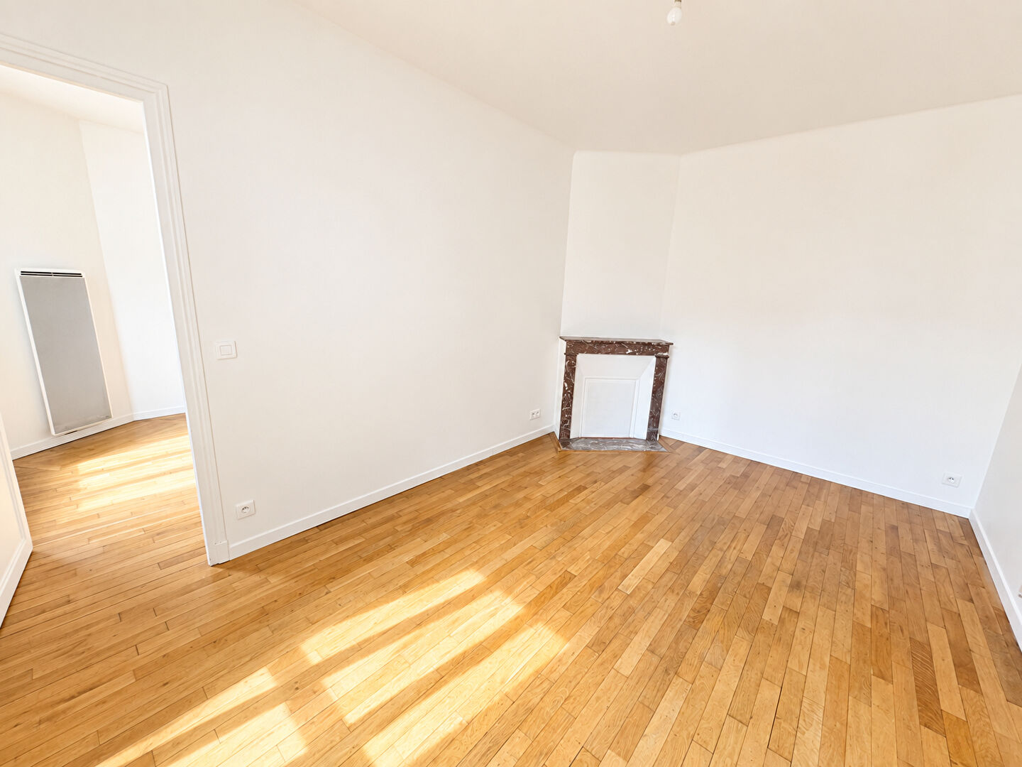 Fontenay-sous-Bois (94) Exclusif 270 000 € Appartement 2 pièces , 1 chambre 42.78 m²