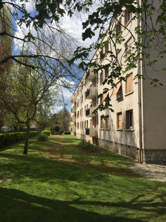 Champigny-sur-Marne (94) 1 289 € / mois cc Appartement 3 pièces , 2 chambres 66.03 m² Avec jardin, garage/box Voir le bien