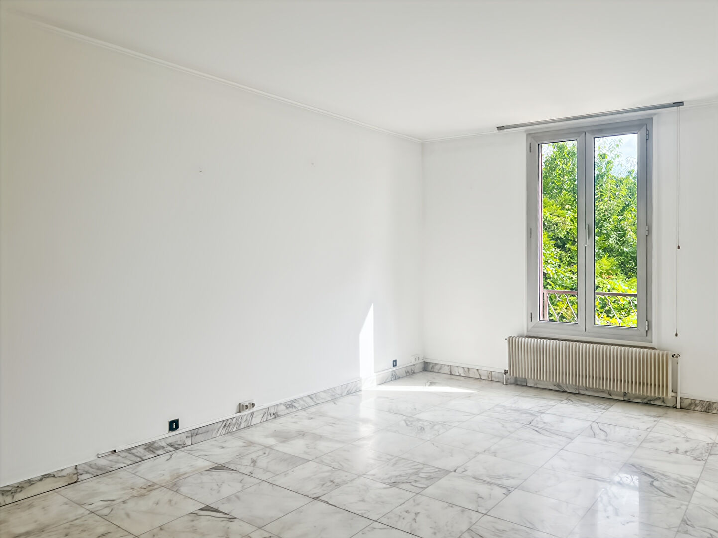 à 29 km de Montigny-le-Bretonneux Exclusif 2 244 € / mois cc Maison 5 pièces , 4 chambres 98.00 m² Voir le bien