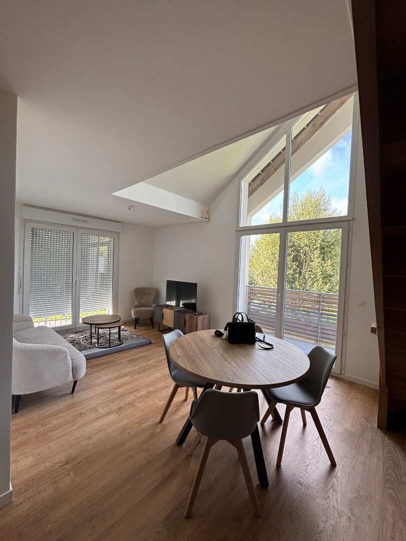 Serris (77) 1 772 € / mois cc Appartement 4 pièces , 3 chambres 80.09 m² Meublé Avec balcon, terrasse Voir le bien