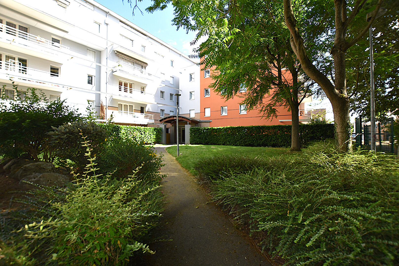 Combs-la-Ville (77) Exclusif 135 000 € Appartement 2 pièces , 1 chambre 42.36 m² Avec jardin Voir le bien