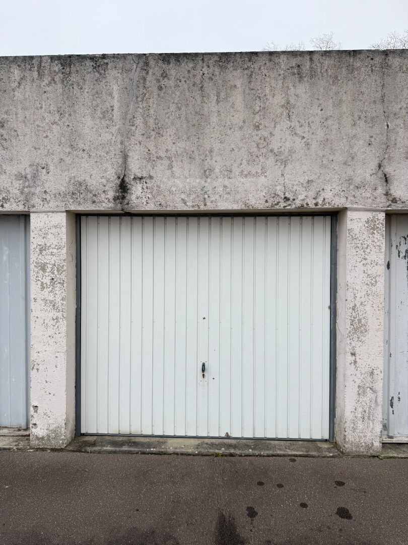 Parking / box EVREUX (27000) 1 pi&egrave;ce 20.00 m&sup2;