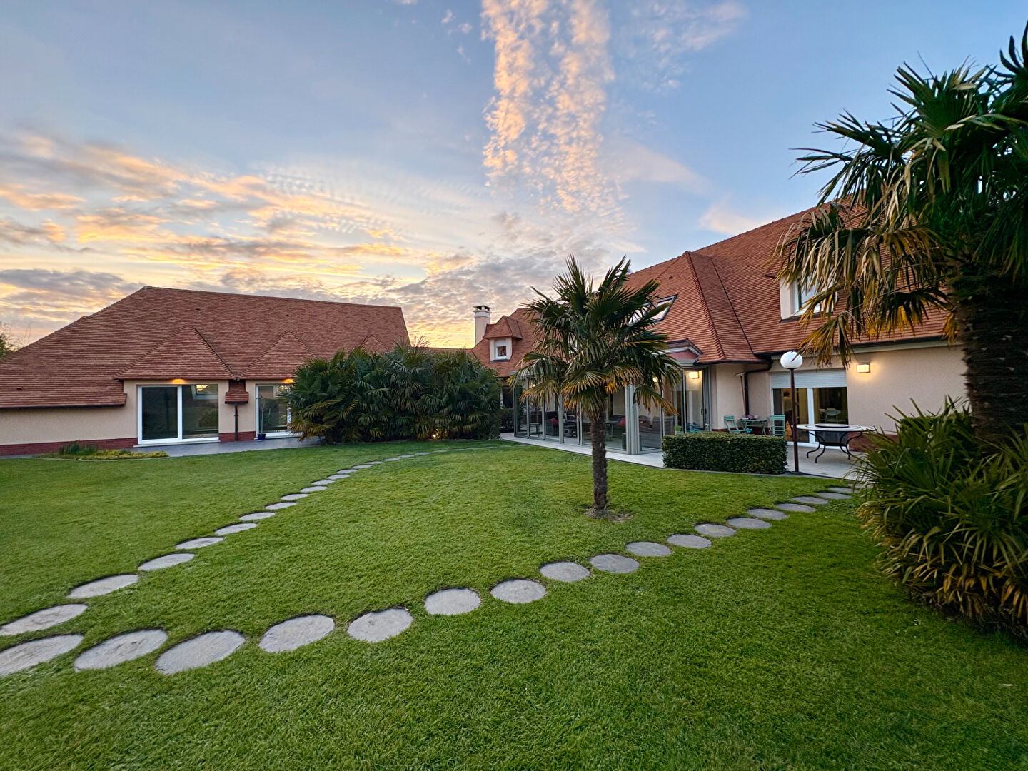 Maison SAINT MARTIN DE FONTENAY (14320) 12 pi&egrave;ces 372.00 m&sup2;