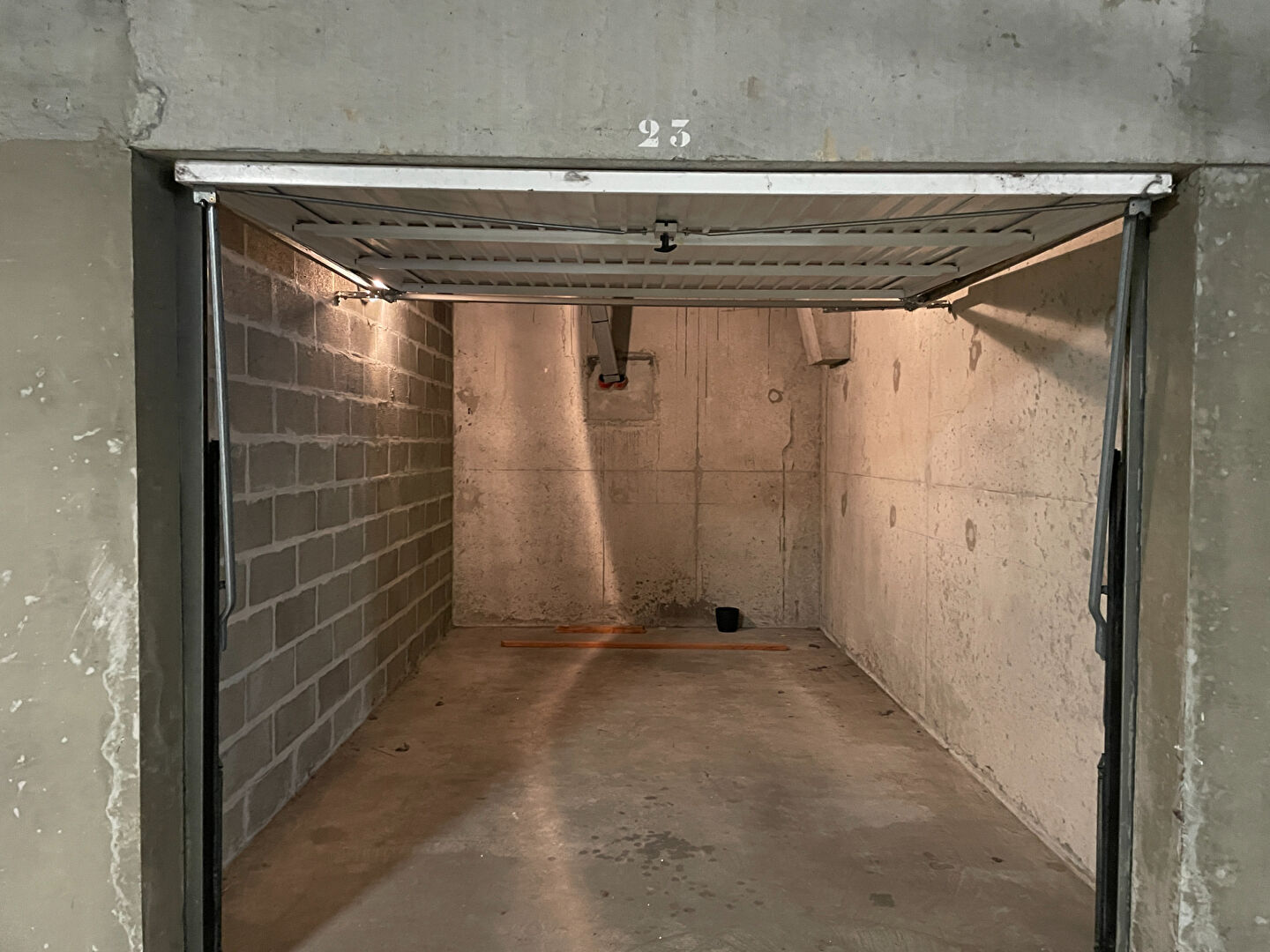 Parking / box CAEN (14000) 1 pi&egrave;ce 12.00 m&sup2;