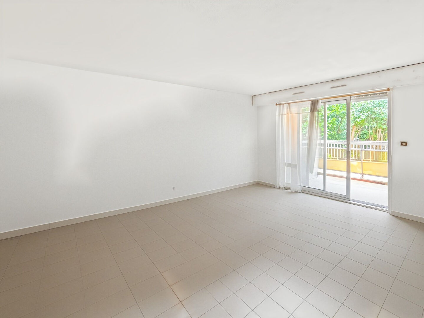 Appartement T2 - 44.53m² - Le Cannet — 2 pièces, 44.53 m², 1 chambre — photo 4